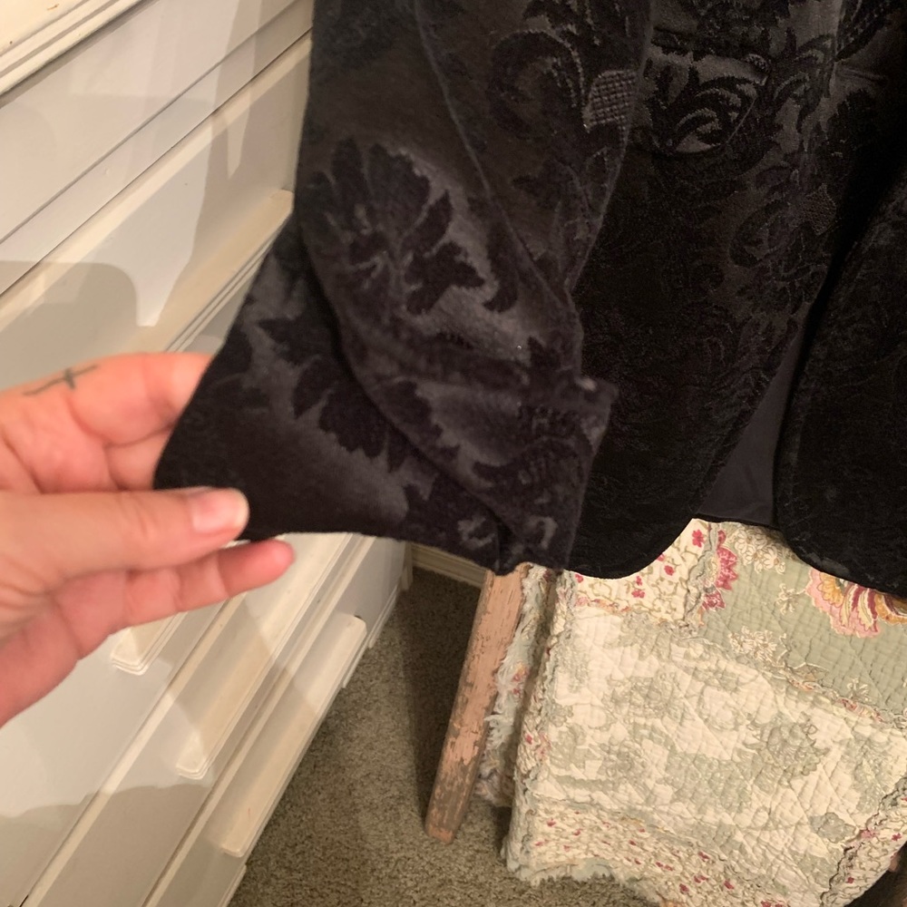Beautiful flocked jacket - Picture 5 of 8